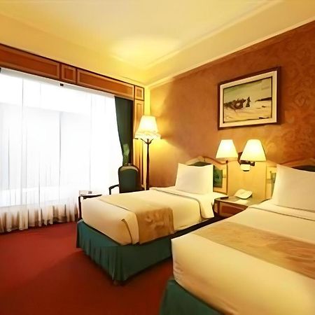 Gajahmada Graha Hotel Malang Exterior photo