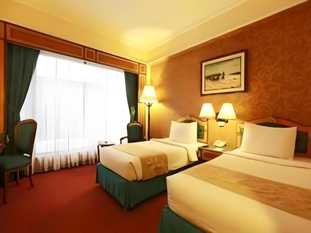 Gajahmada Graha Hotel Malang Exterior photo