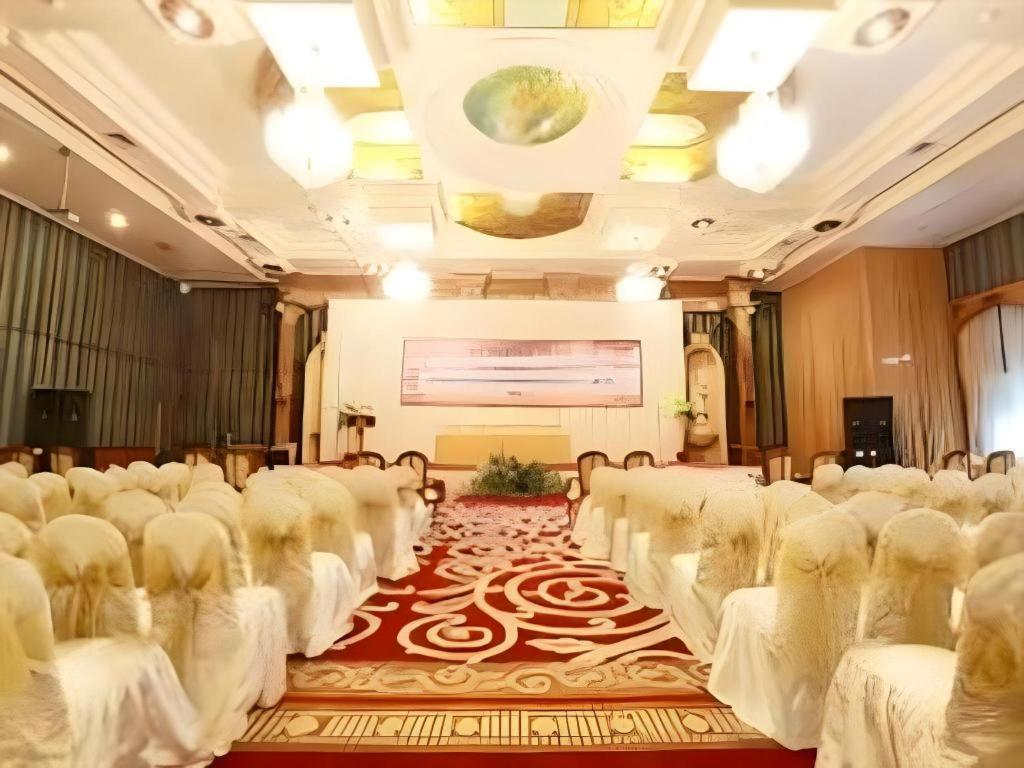 Gajahmada Graha Hotel Malang Exterior photo